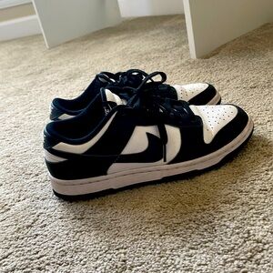 Slightly worn Nike dunks